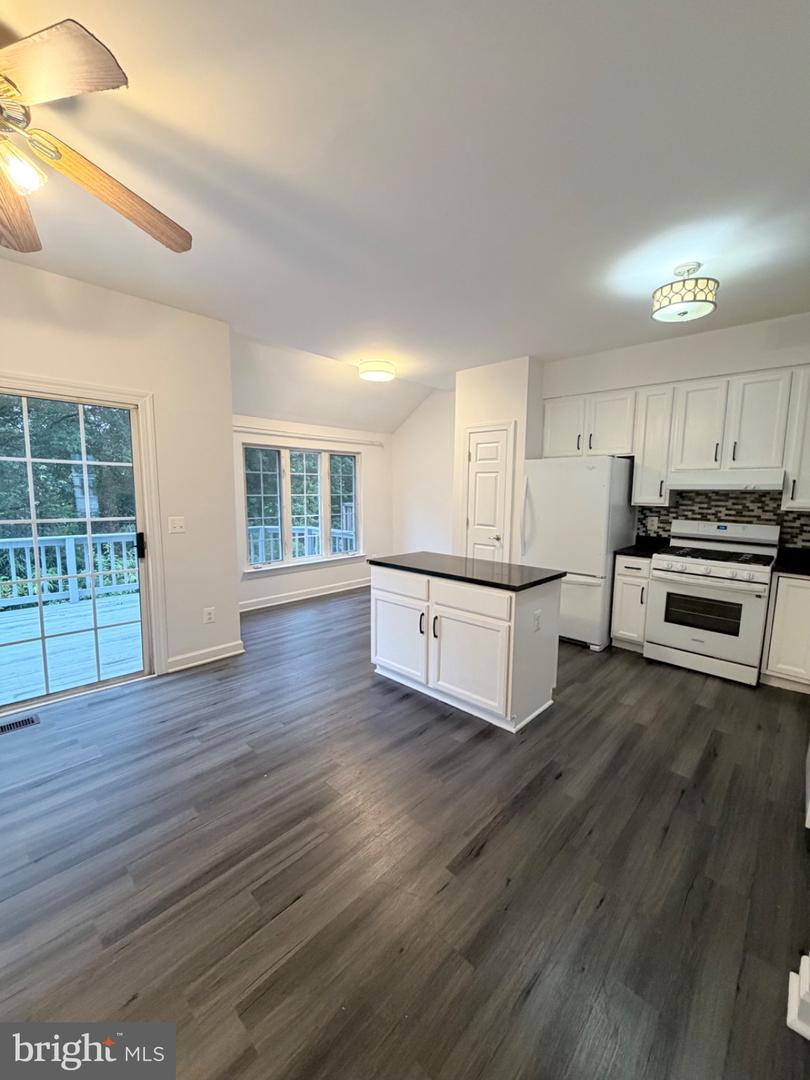 14066 Madrigal Dr Property Photo 23