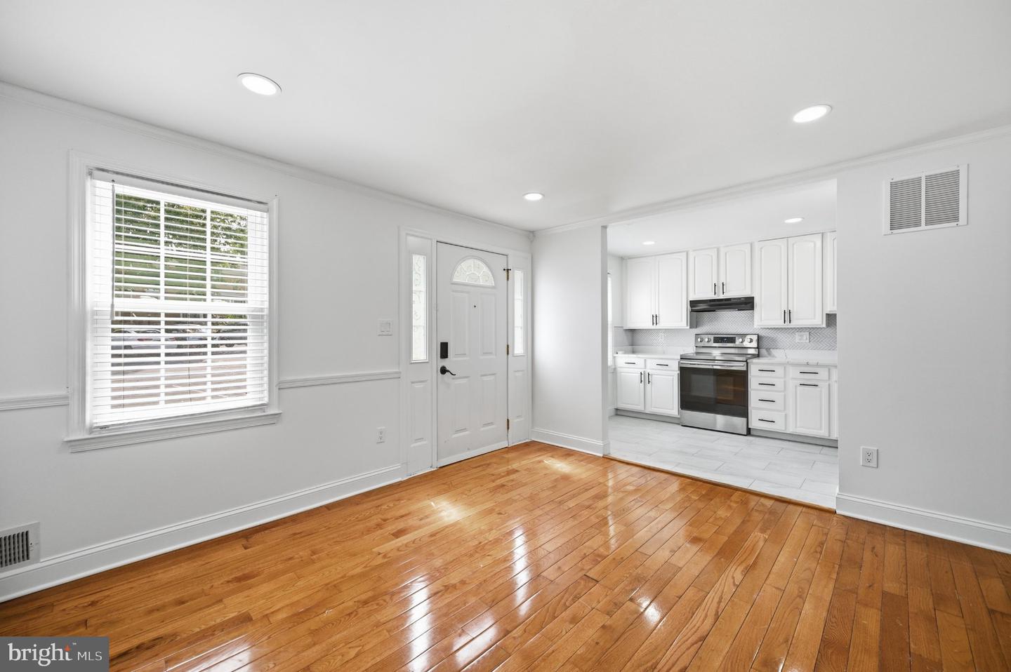 1214 Fox Run Pl Property Photo 5