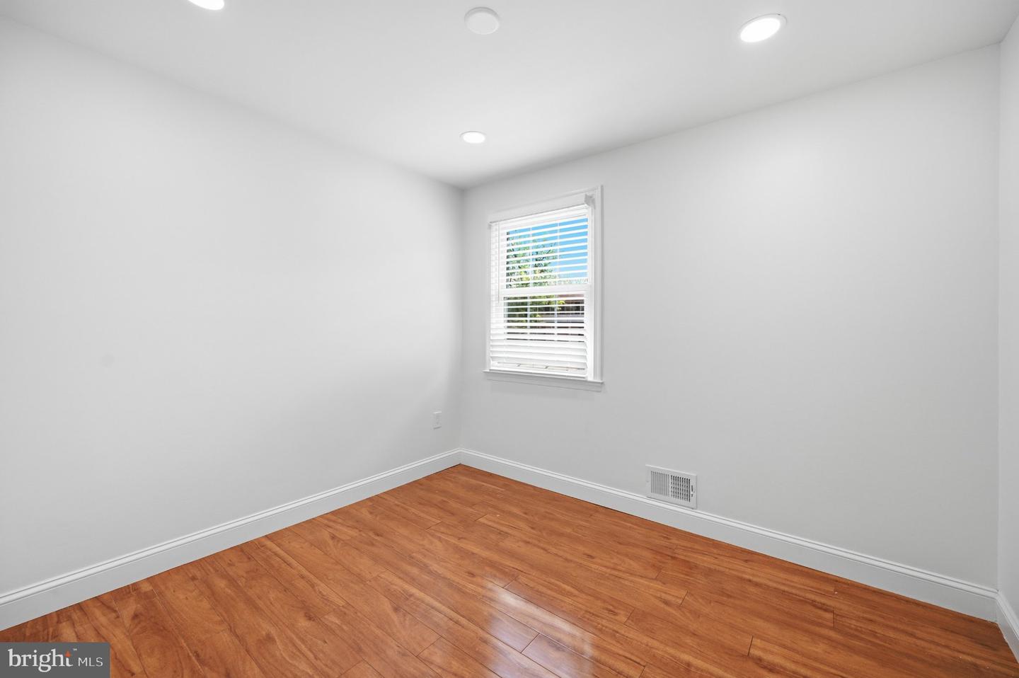 1214 Fox Run Pl Property Photo 17