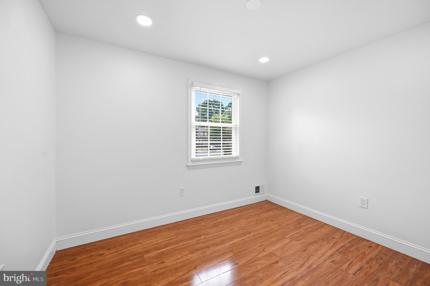 1214 Fox Run Pl Property Photo 27