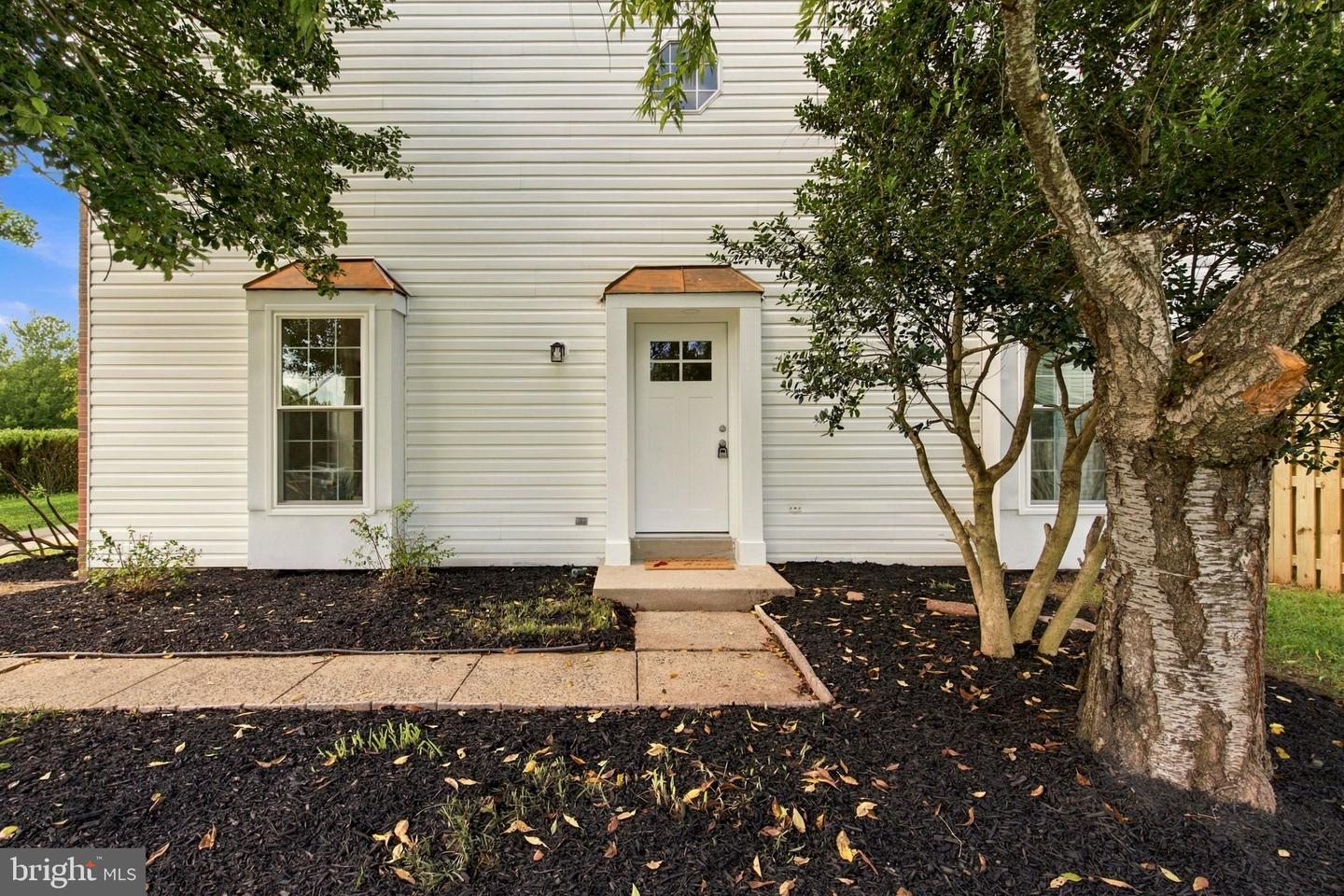 6073 Trident Ln Property Photo 3