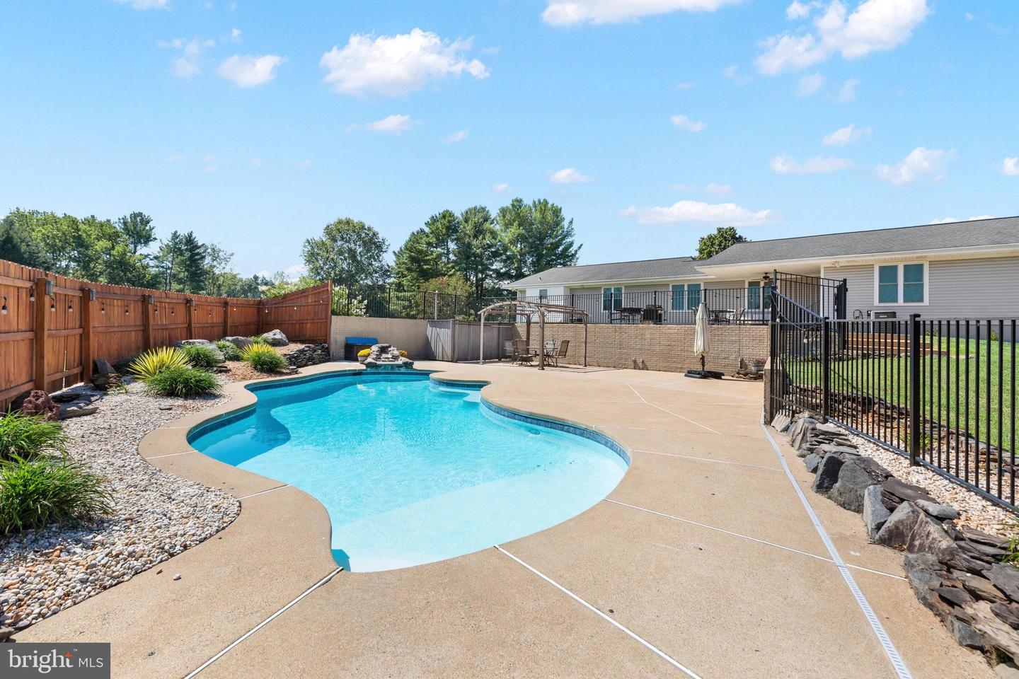 4703 Angus Dr Property Photo 4