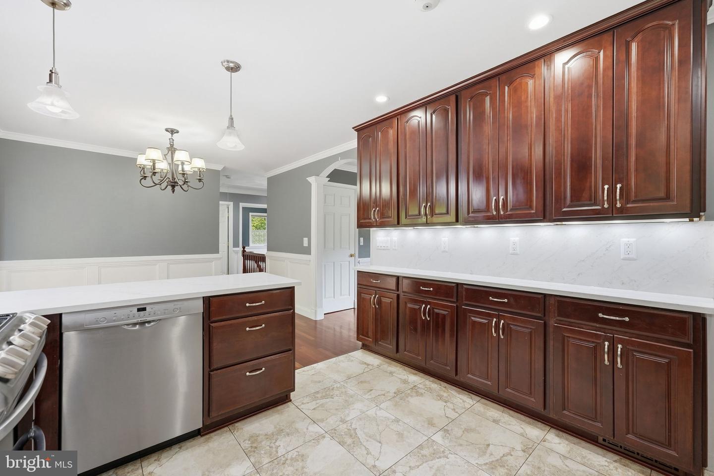 8411 Leland Rd Property Photo 12