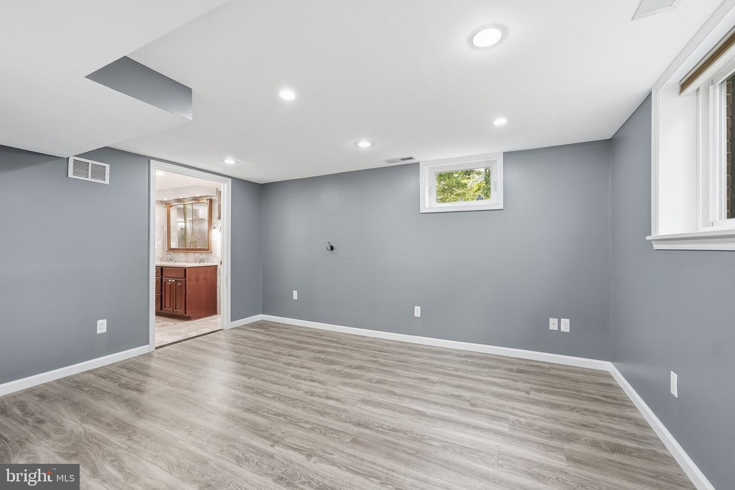 8411 Leland Rd Property Photo 18