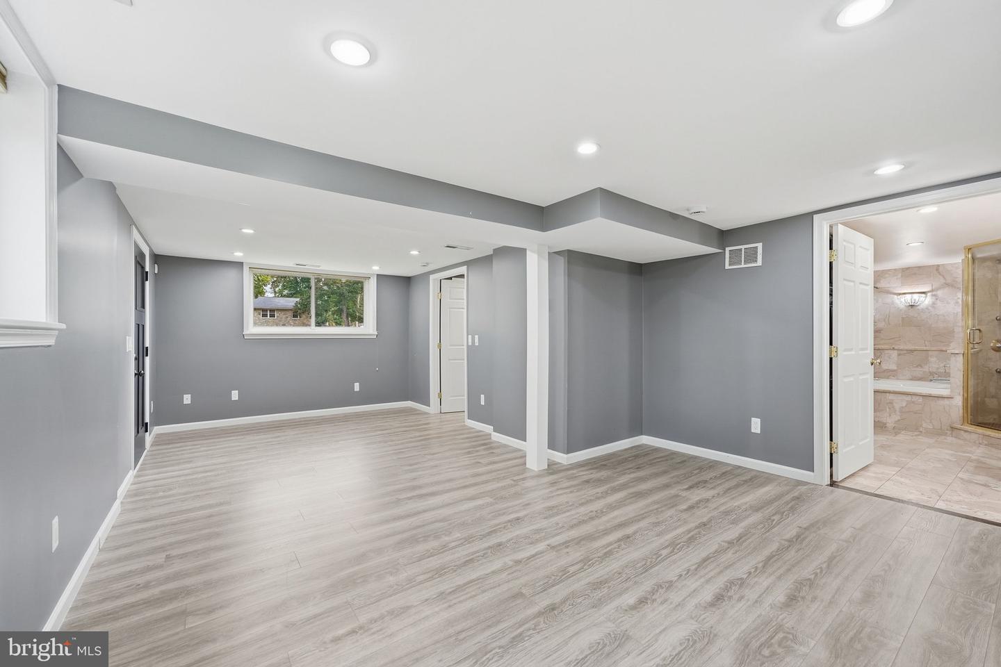 8411 Leland Rd Property Photo 20