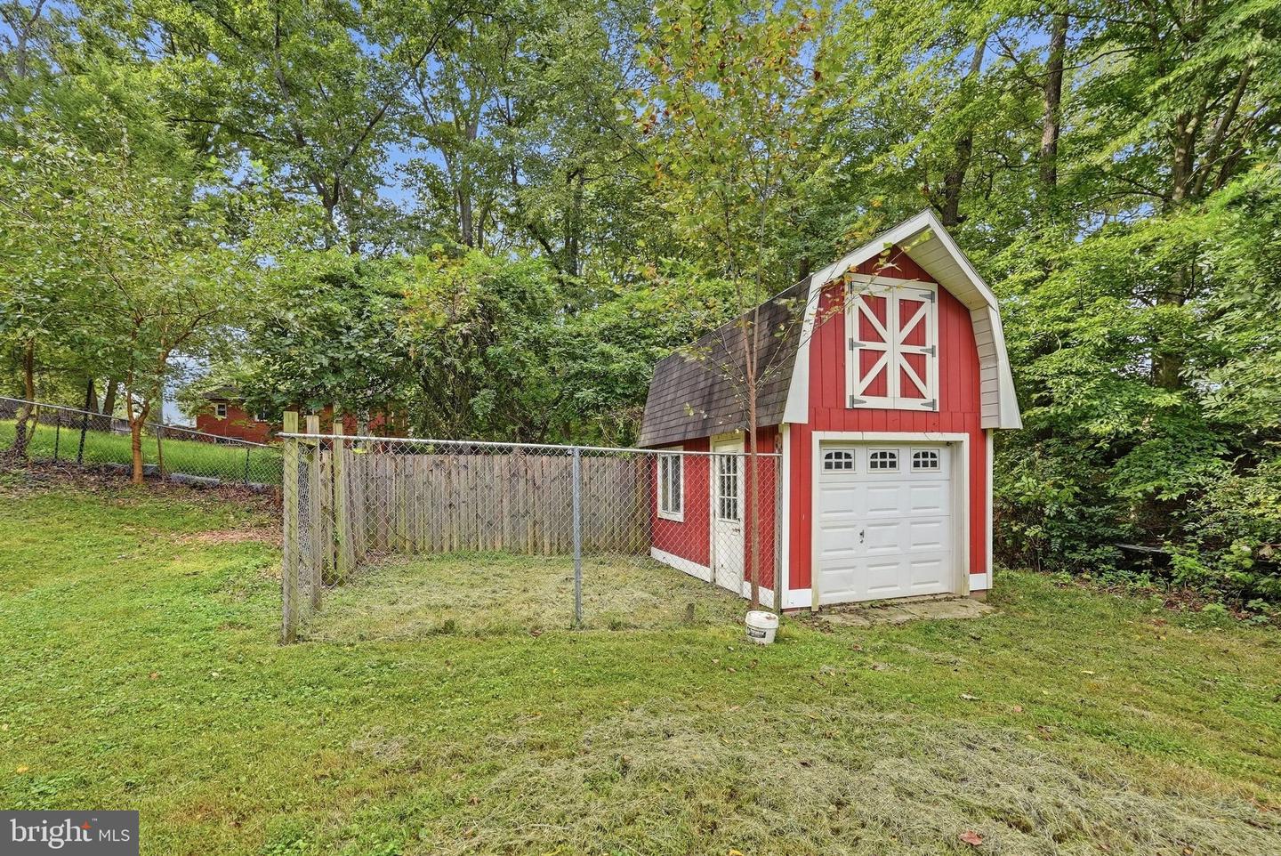 8411 Leland Rd Property Photo 50