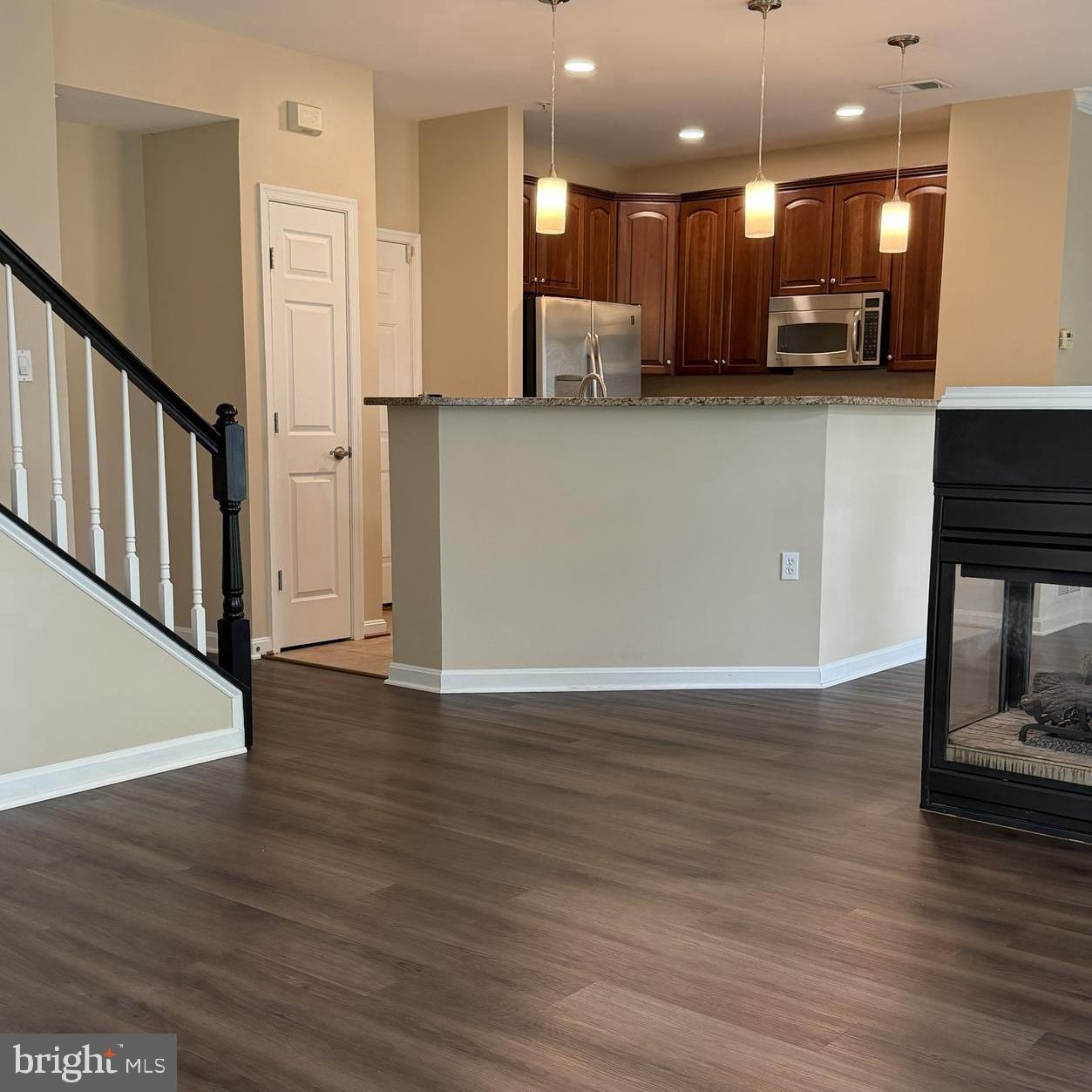 6765 Hampton Bay Ln Property Photo 2