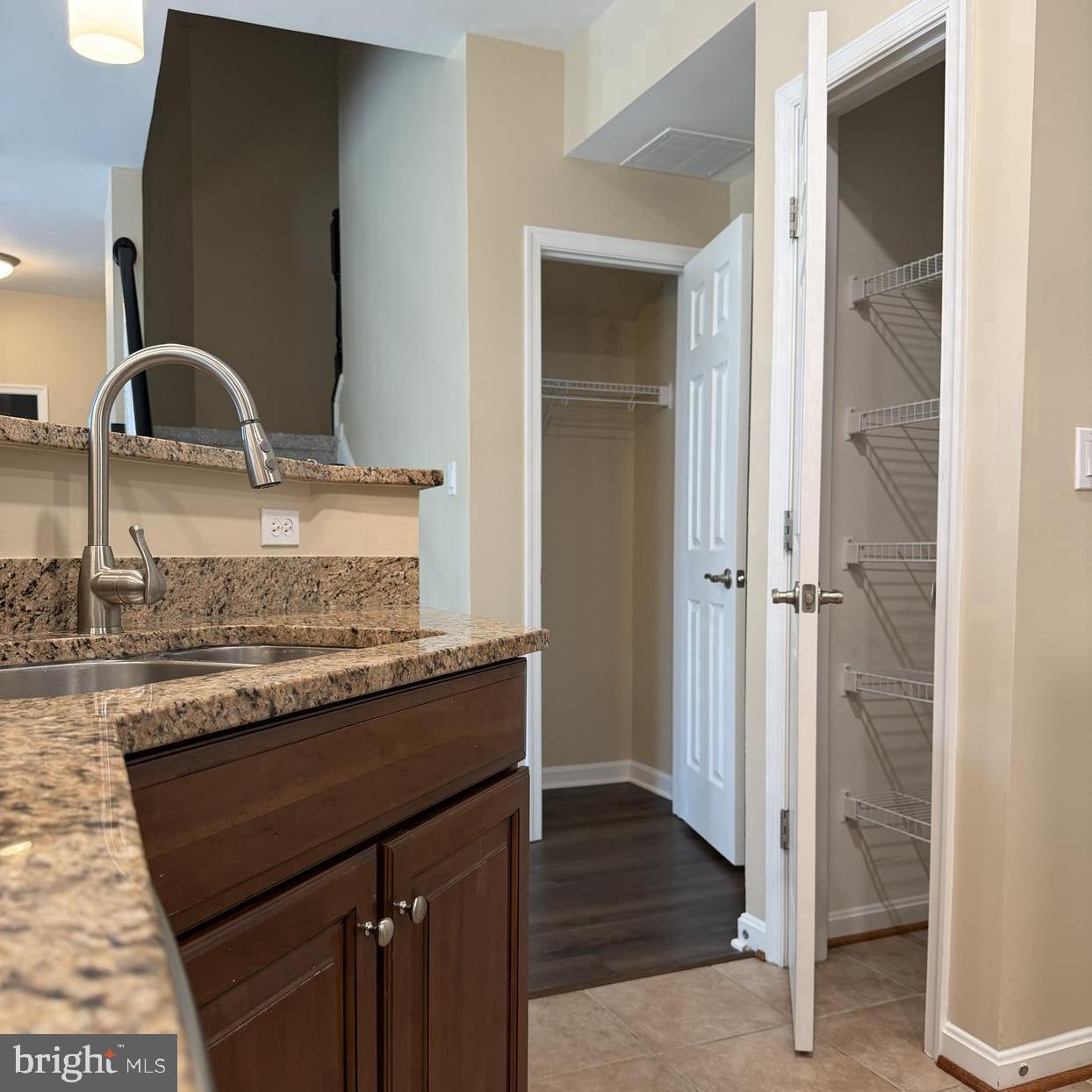 6765 Hampton Bay Ln Property Photo 5