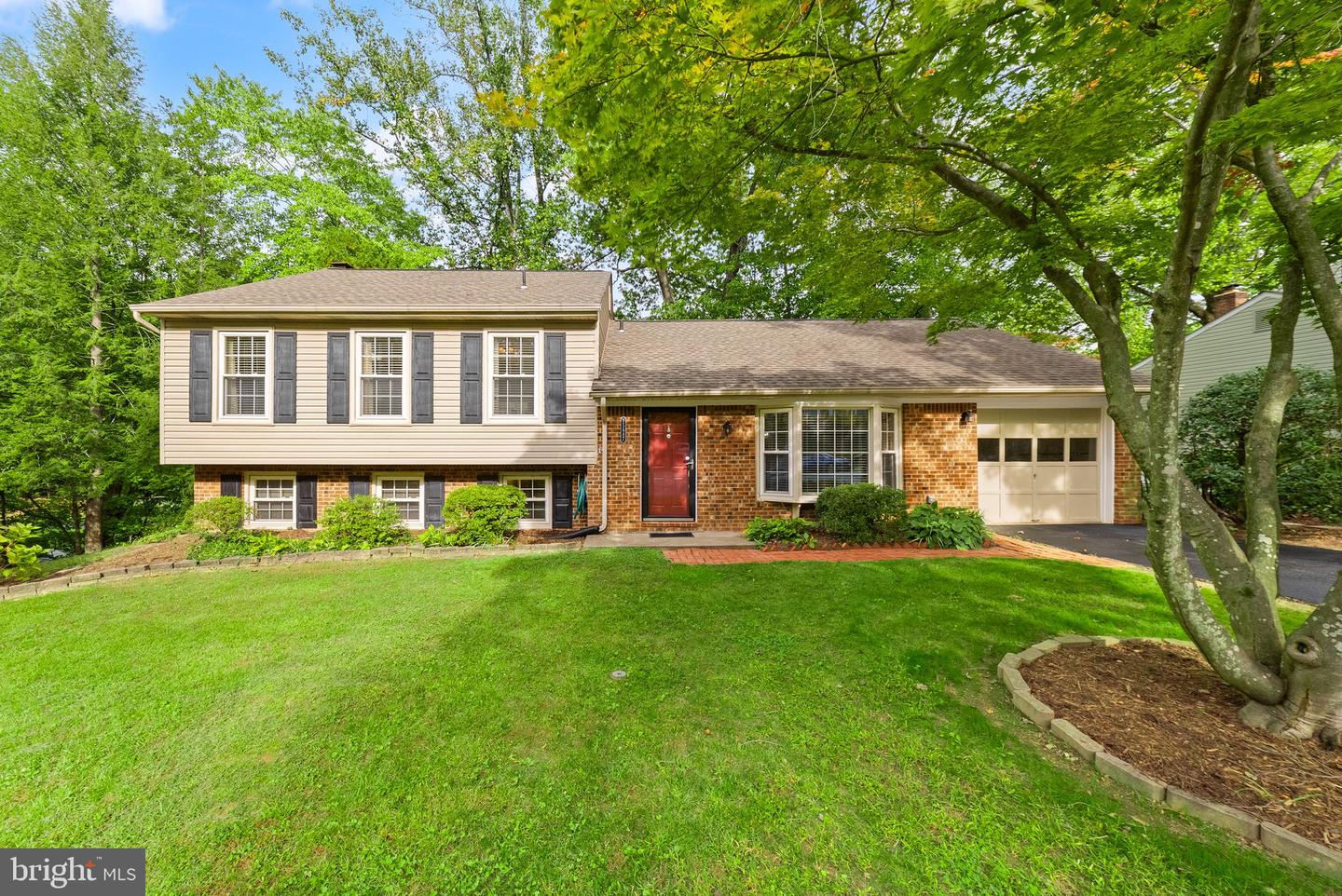 15887 CLIFFBROOK CT Property Photo 1