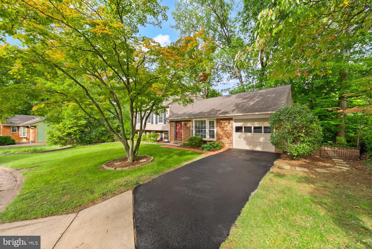 15887 Cliffbrook Ct Property Photo 6