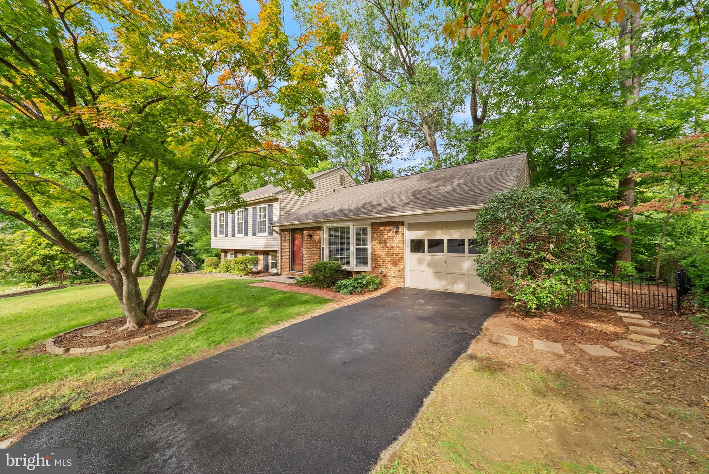 15887 Cliffbrook Ct Property Photo 7