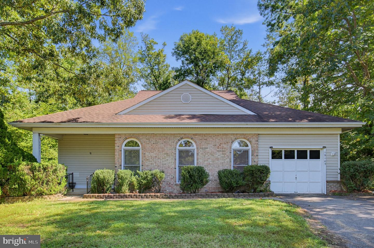 19105 Wayne Dr Property Photo 1