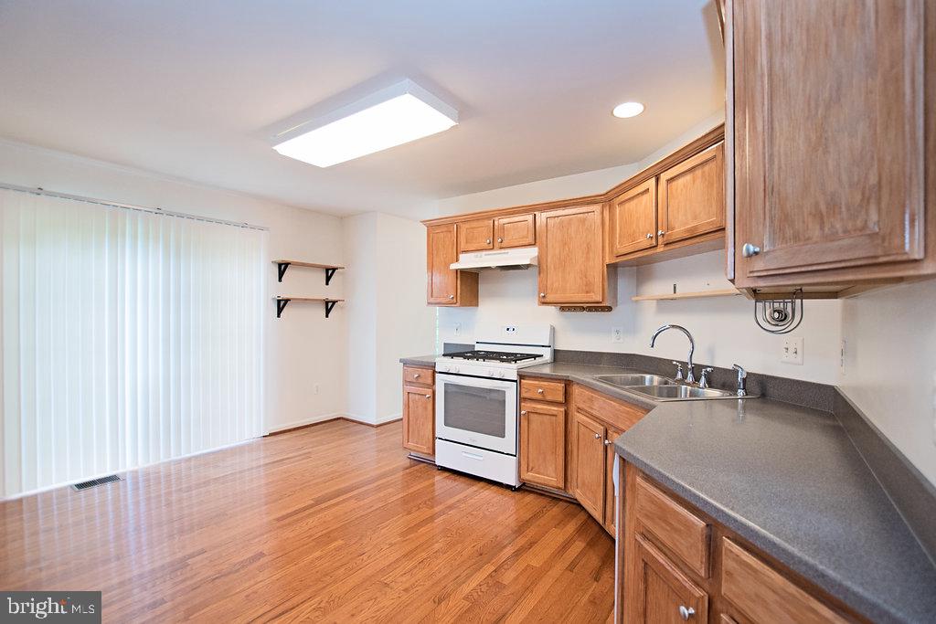10558 Crooked Branch Ct Property Photo 6