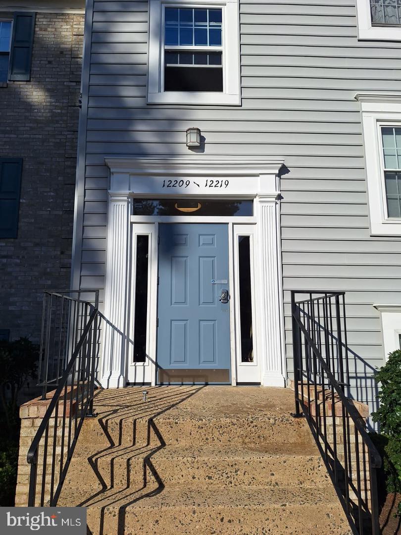12219 Chaucer Ln #12219 Property Photo 2
