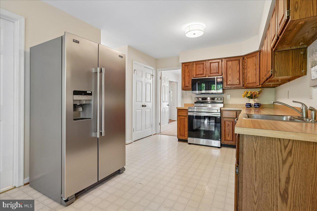 15880 Cliffbrook Ct Property Photo 9