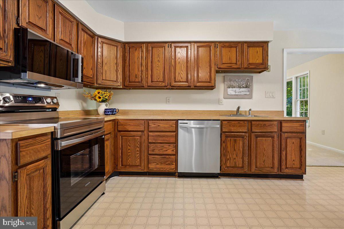 15880 Cliffbrook Ct Property Photo 10