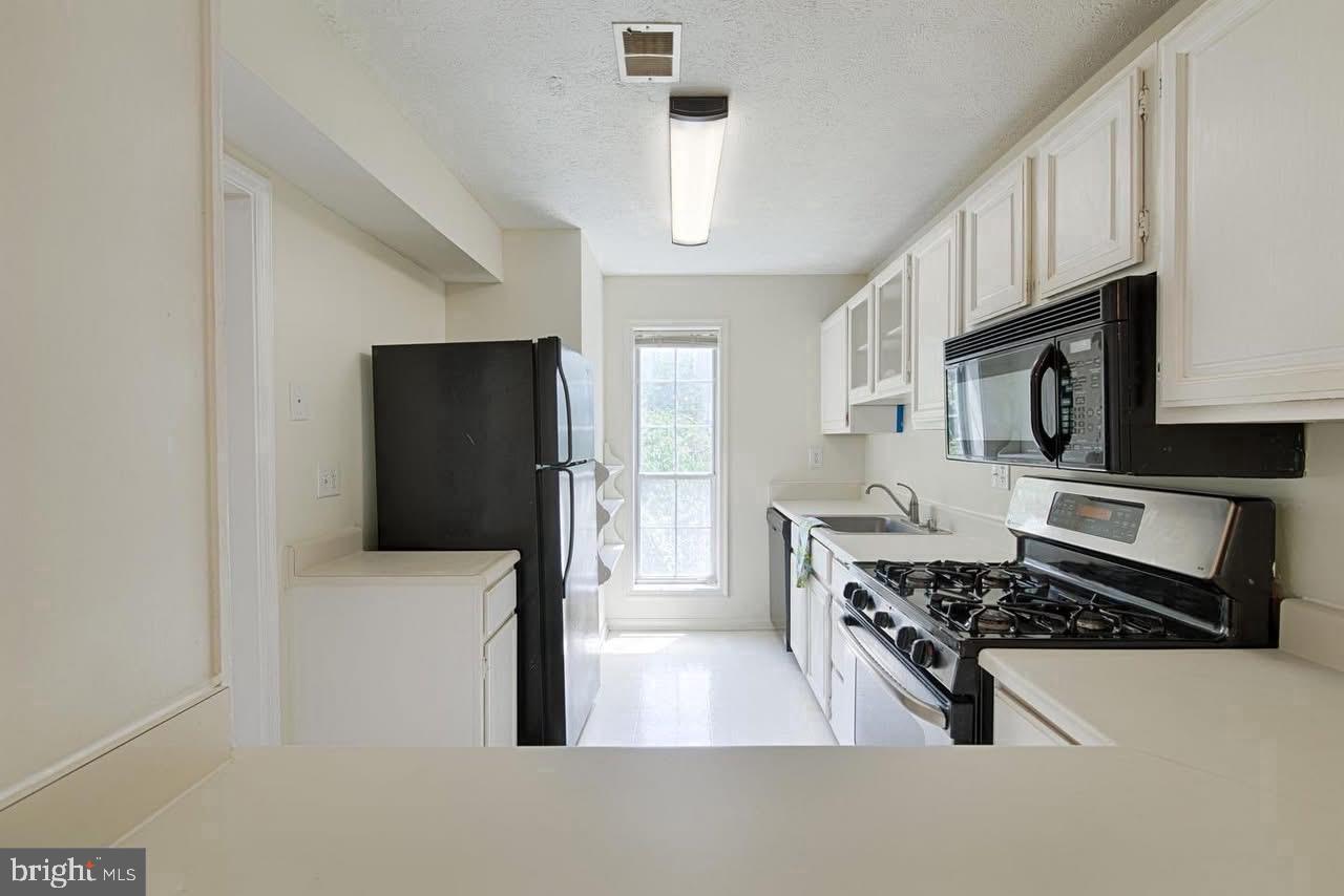 12110 Cardamom Dr #12110 Property Photo 6
