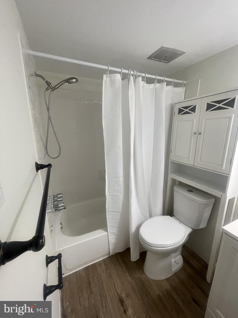 1543 Colonial Dr #204 Property Photo 15