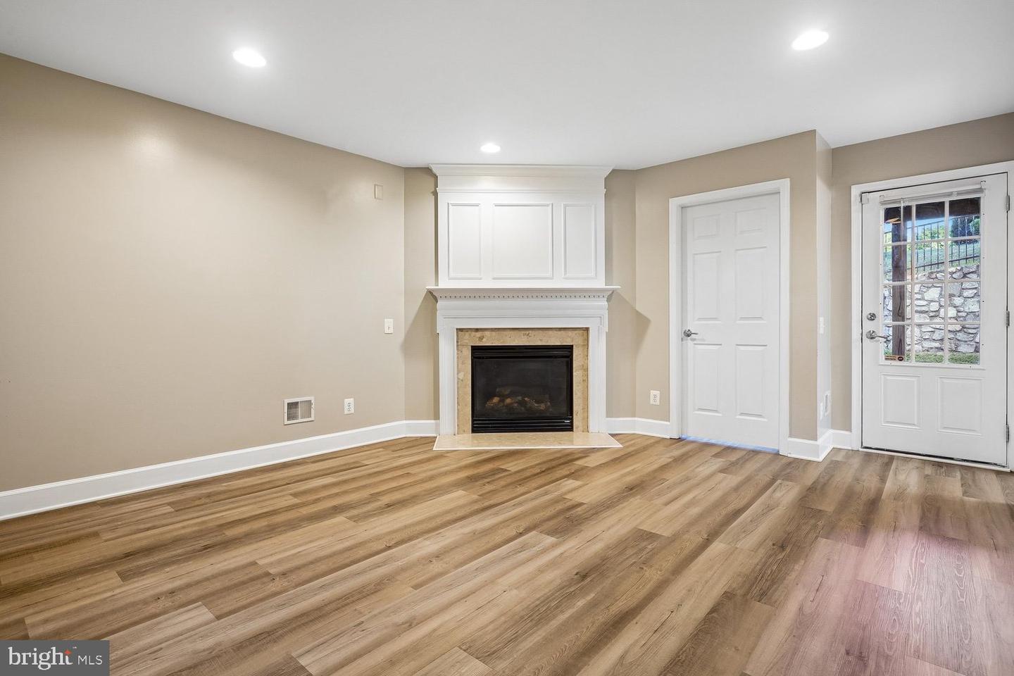 14614 Robin Glen Way Property Photo 4