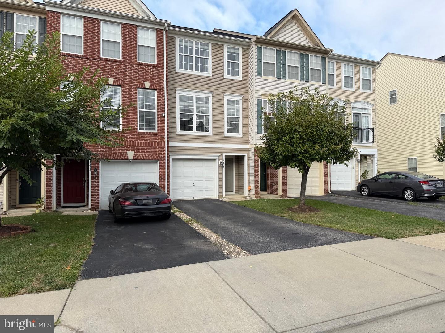 15613 JOHN DISKIN CIR #208 Property Photo 1
