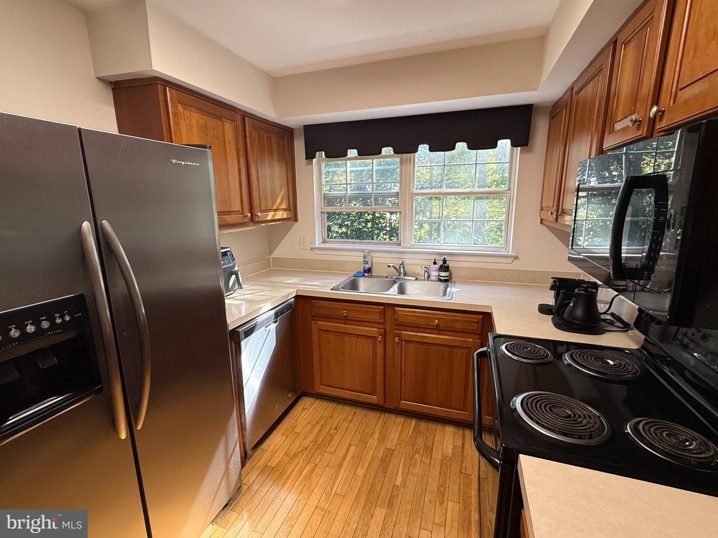 12141 CHAUCER LN #12141 Property Photo 1