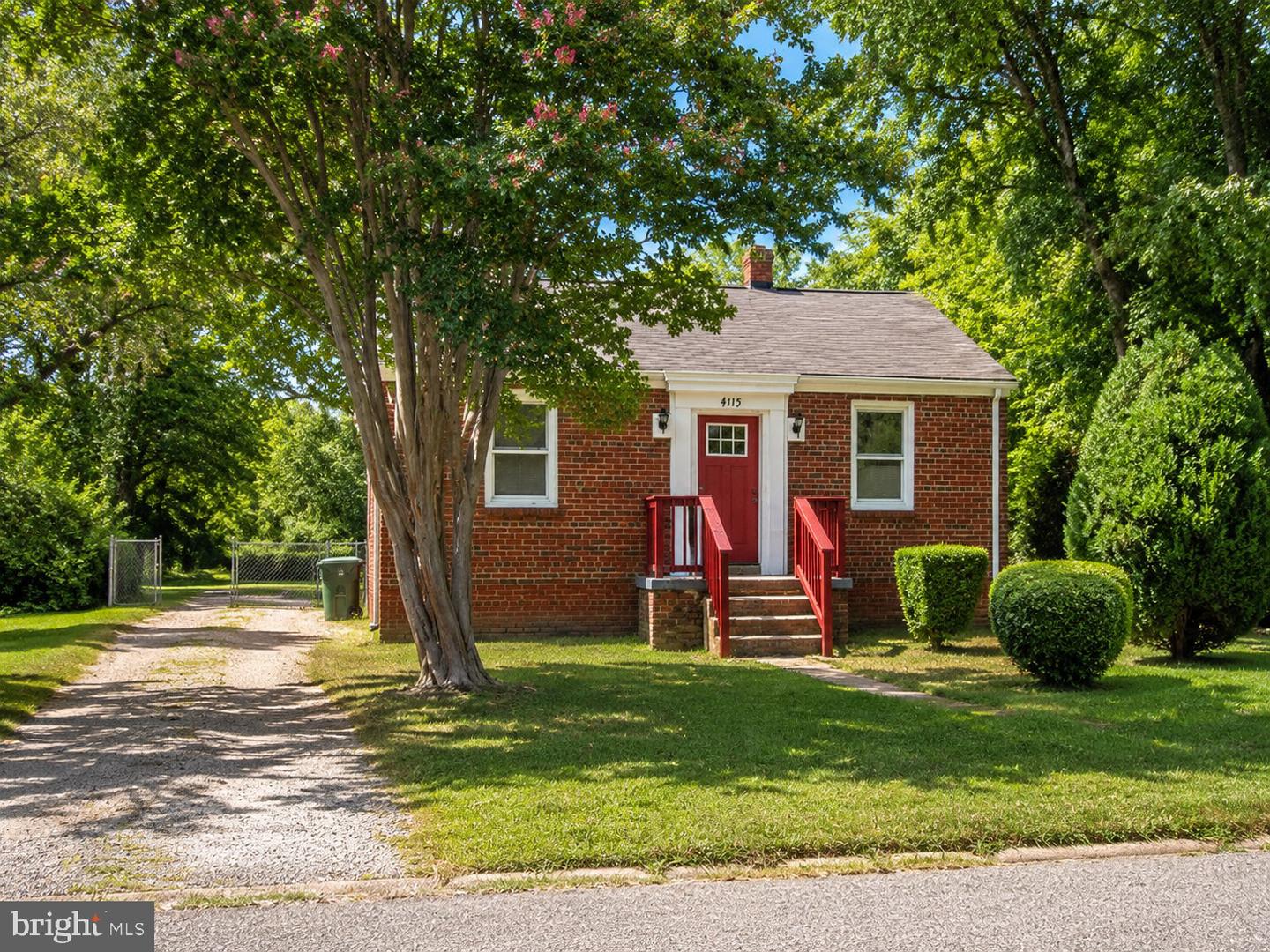 4115 Leake Ave Property Photo 1