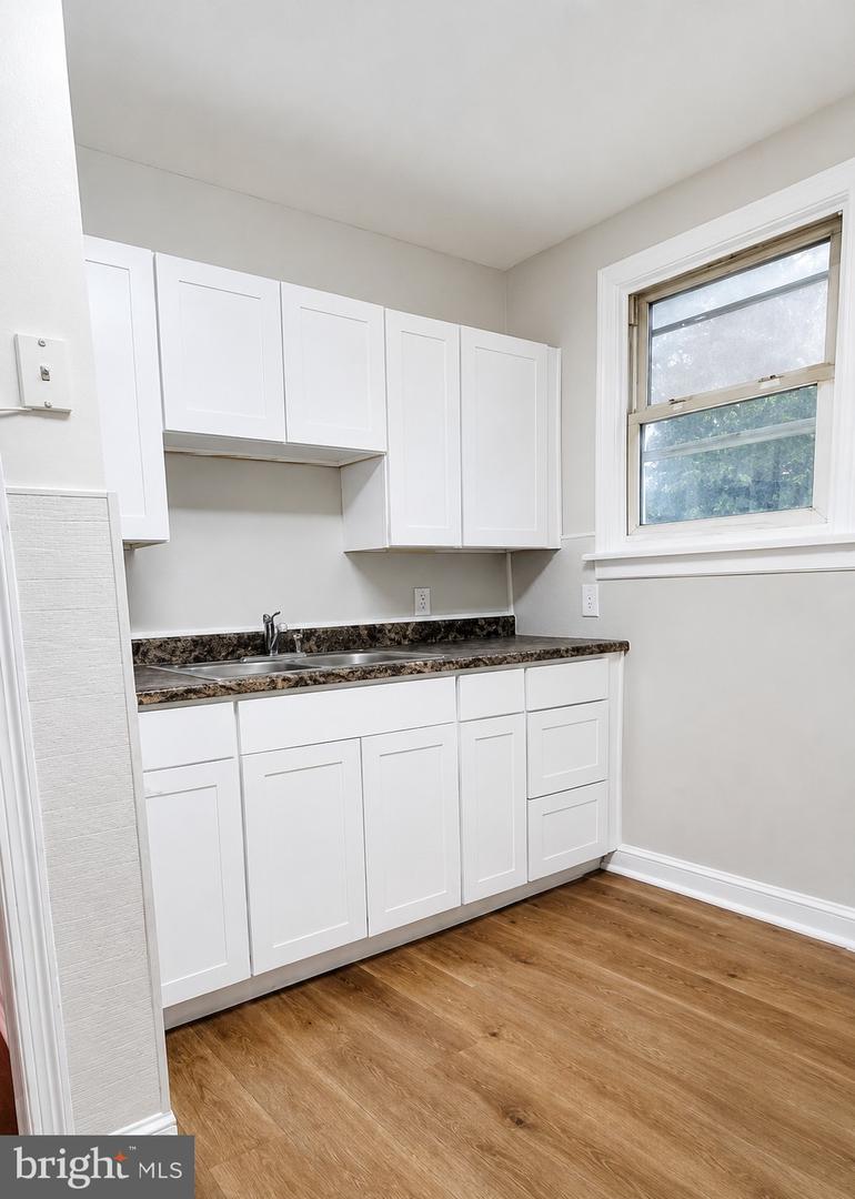 4115 Leake Ave Property Photo 3