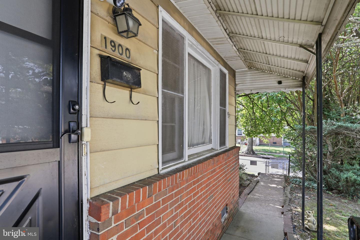 1900 Wood St Property Photo 1