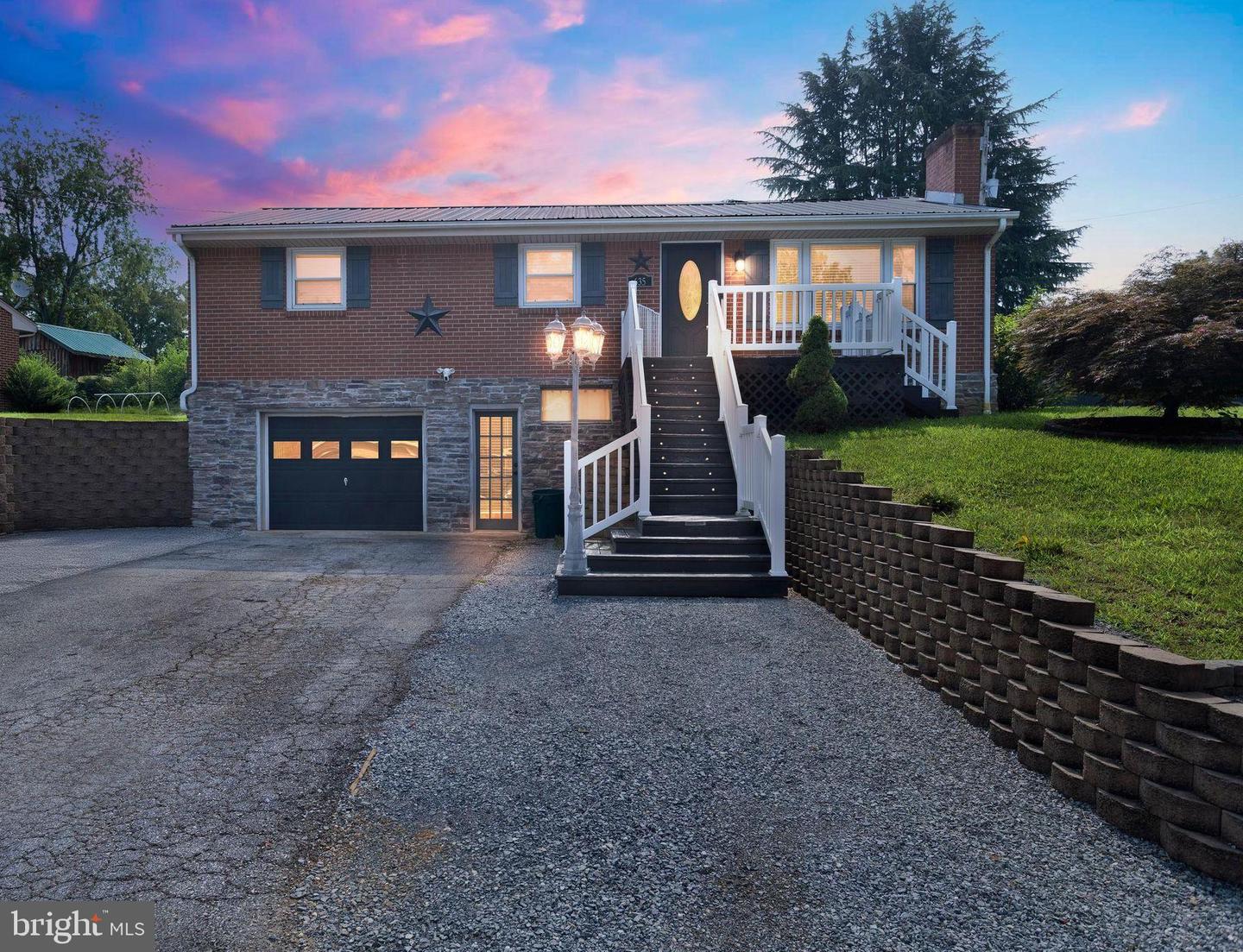 635 Ridgecrest Dr