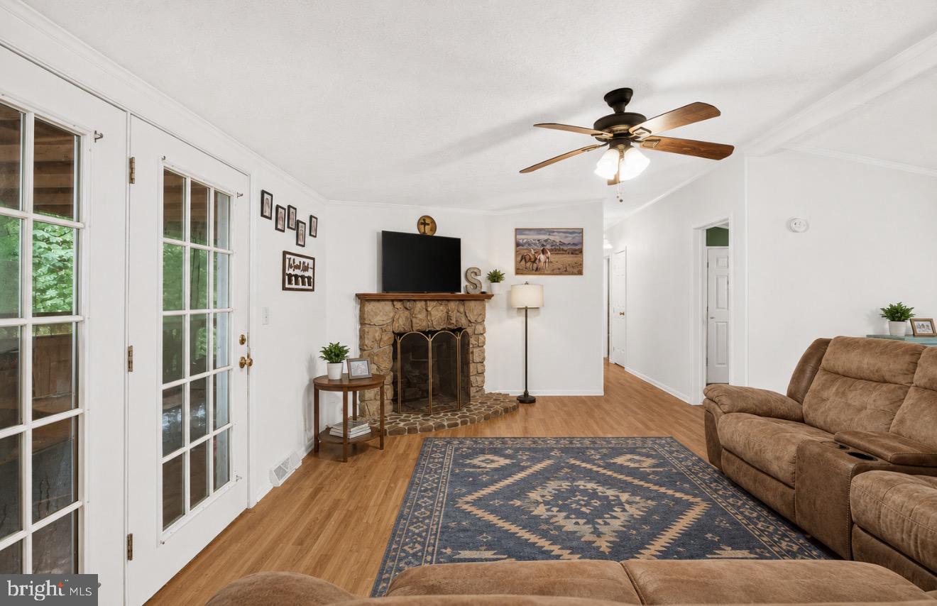 1298 Walnut Shell Dr Property Photo 4