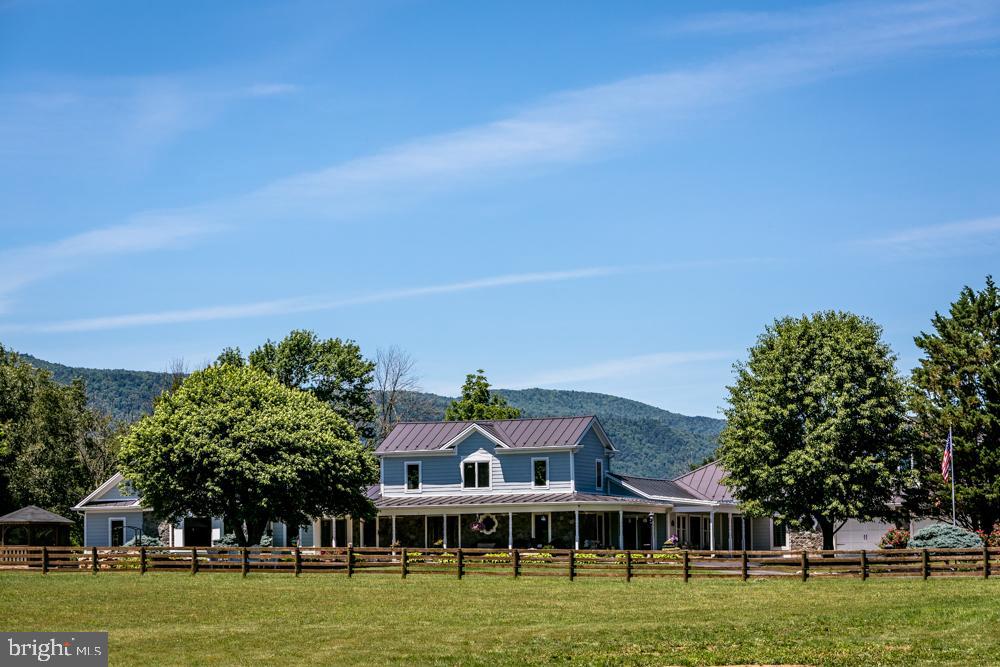 112 Walking Horse Ln Property Photo