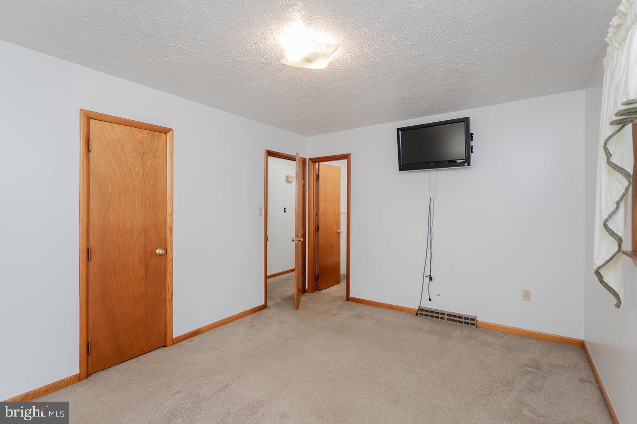 300 Holly Ave Property Photo 14