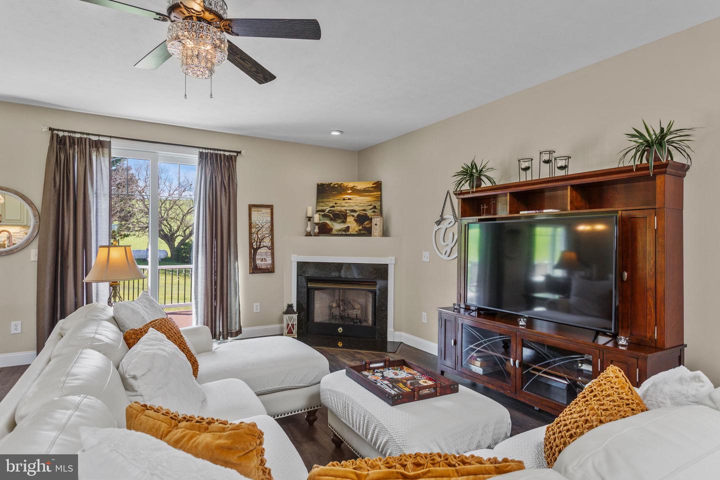 10005 Bonny Brae Ln Property Photo 21