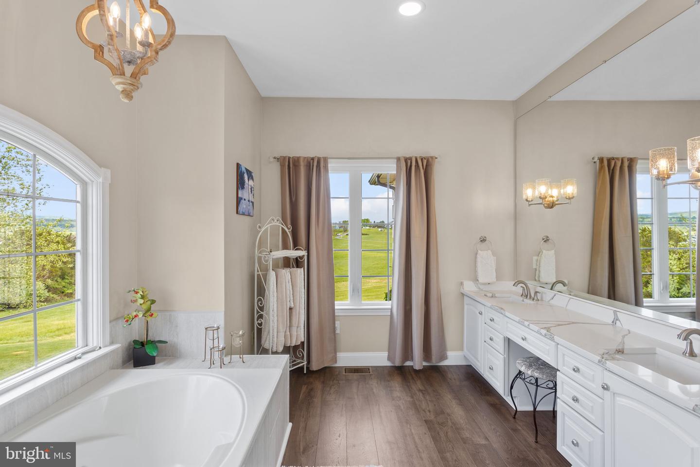 10005 Bonny Brae Ln Property Photo 33