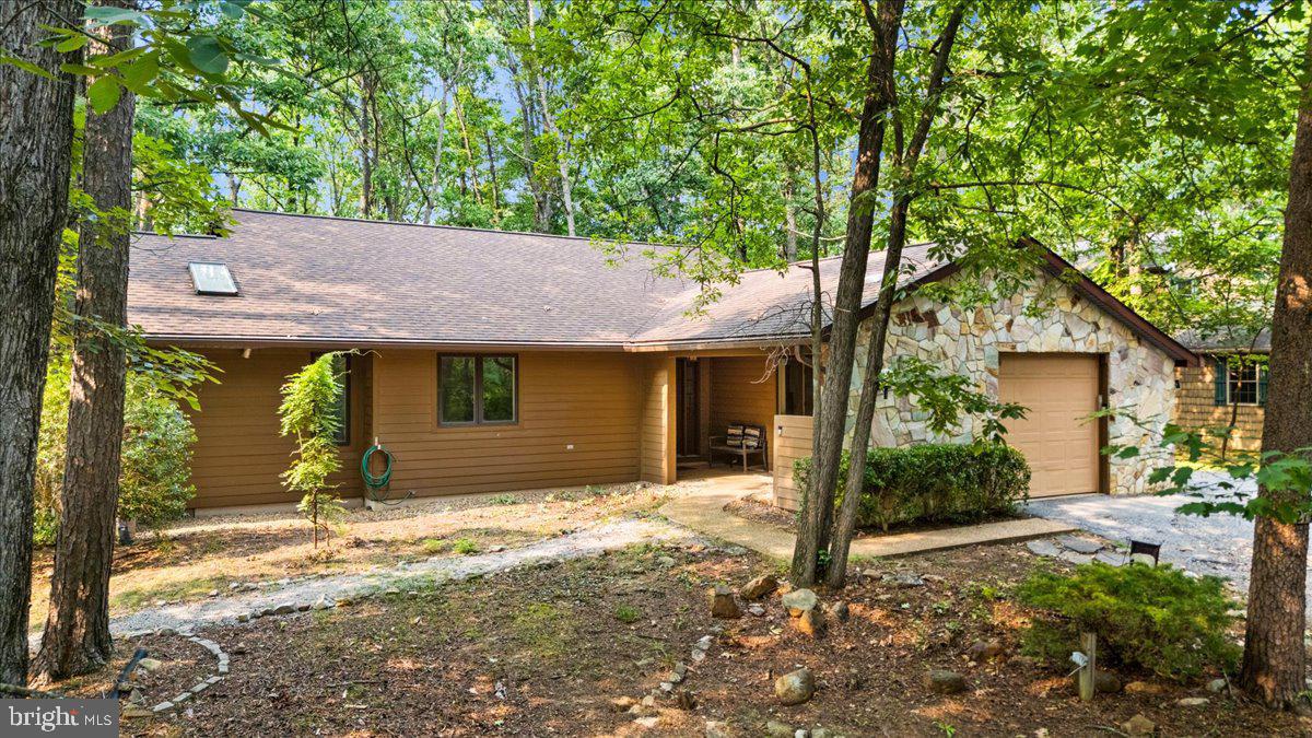 2715 Lanier Ln Property Photo 1