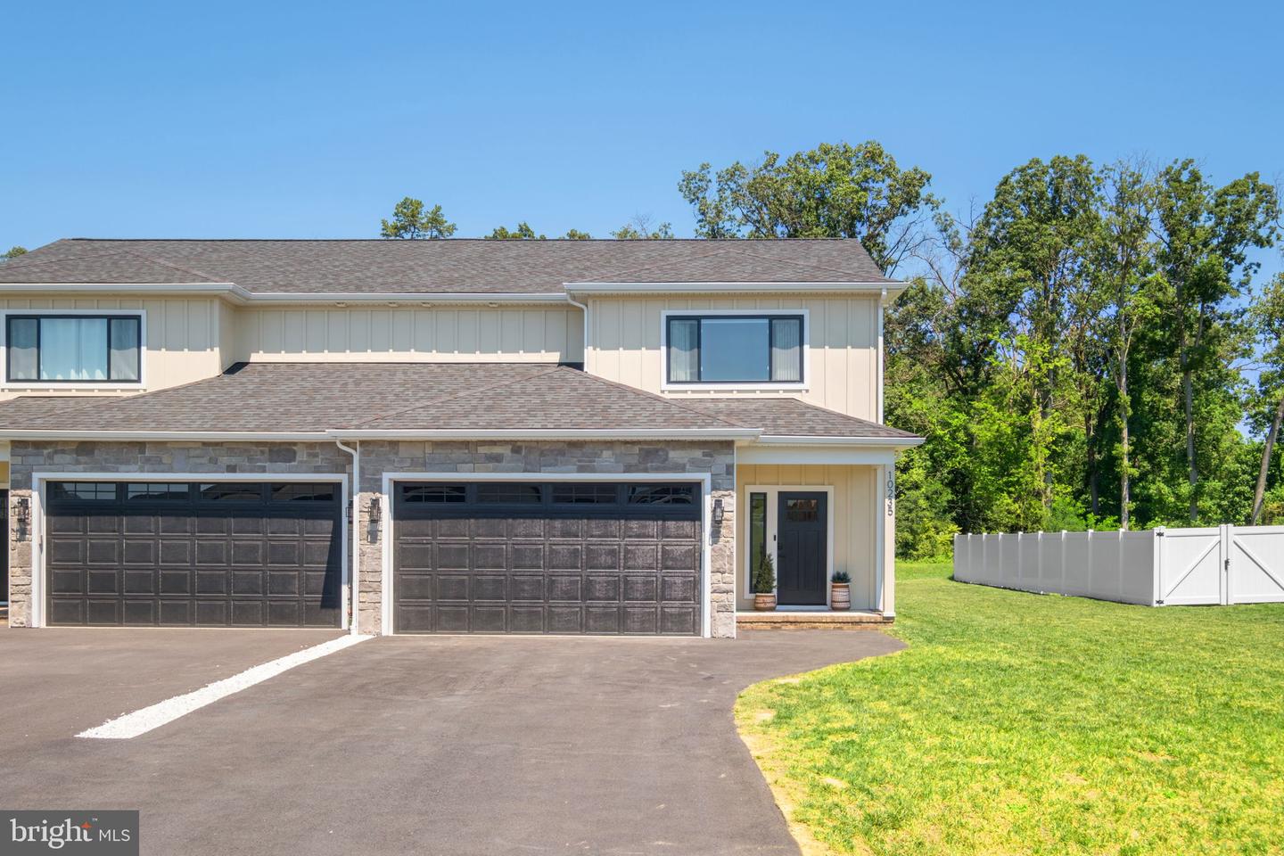 10235 Dalmatian Dr Property Photo 1