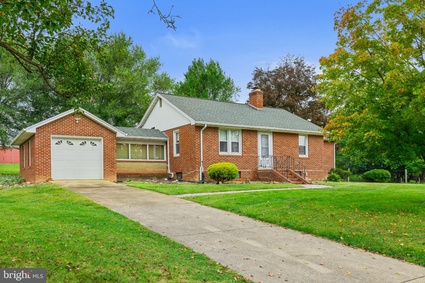 8635 N Valley Pike Property Photo 1