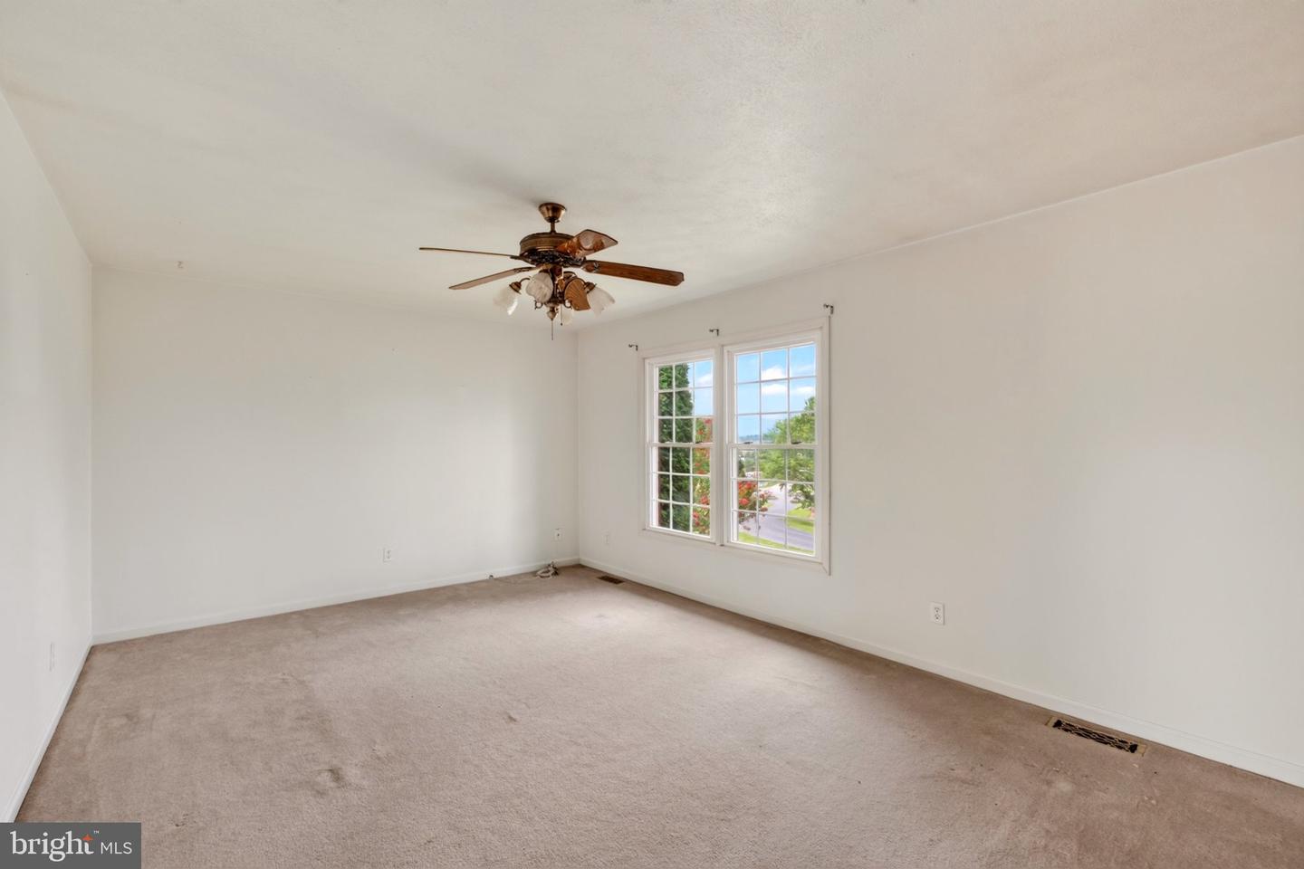 106 Hillside Ave Property Photo 5