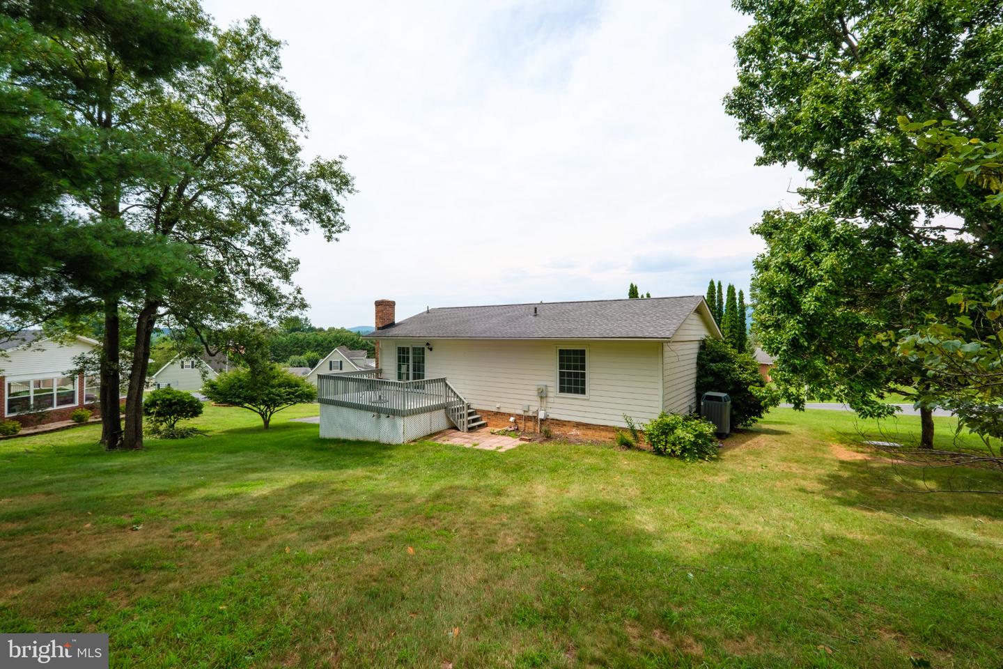 106 Hillside Ave Property Photo 28