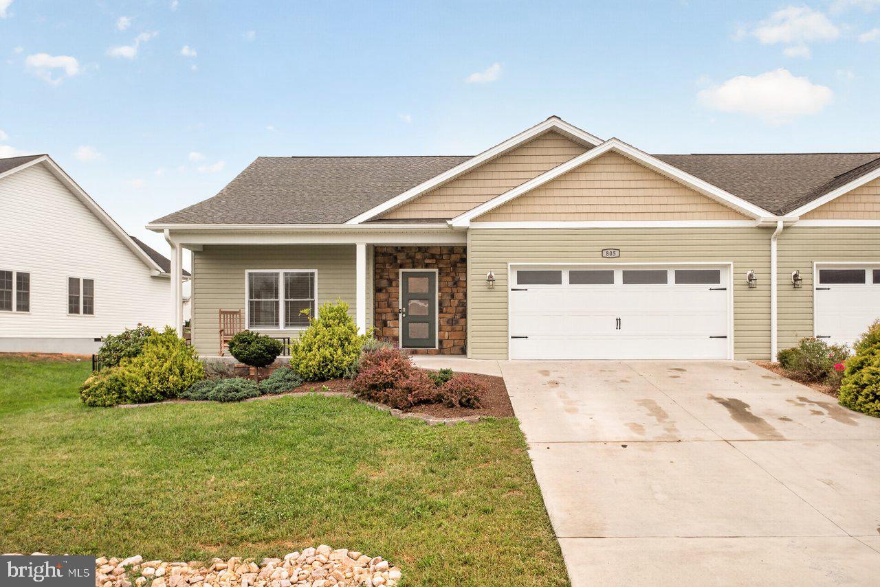 805 Coltsfoot Ln Property Photo 1
