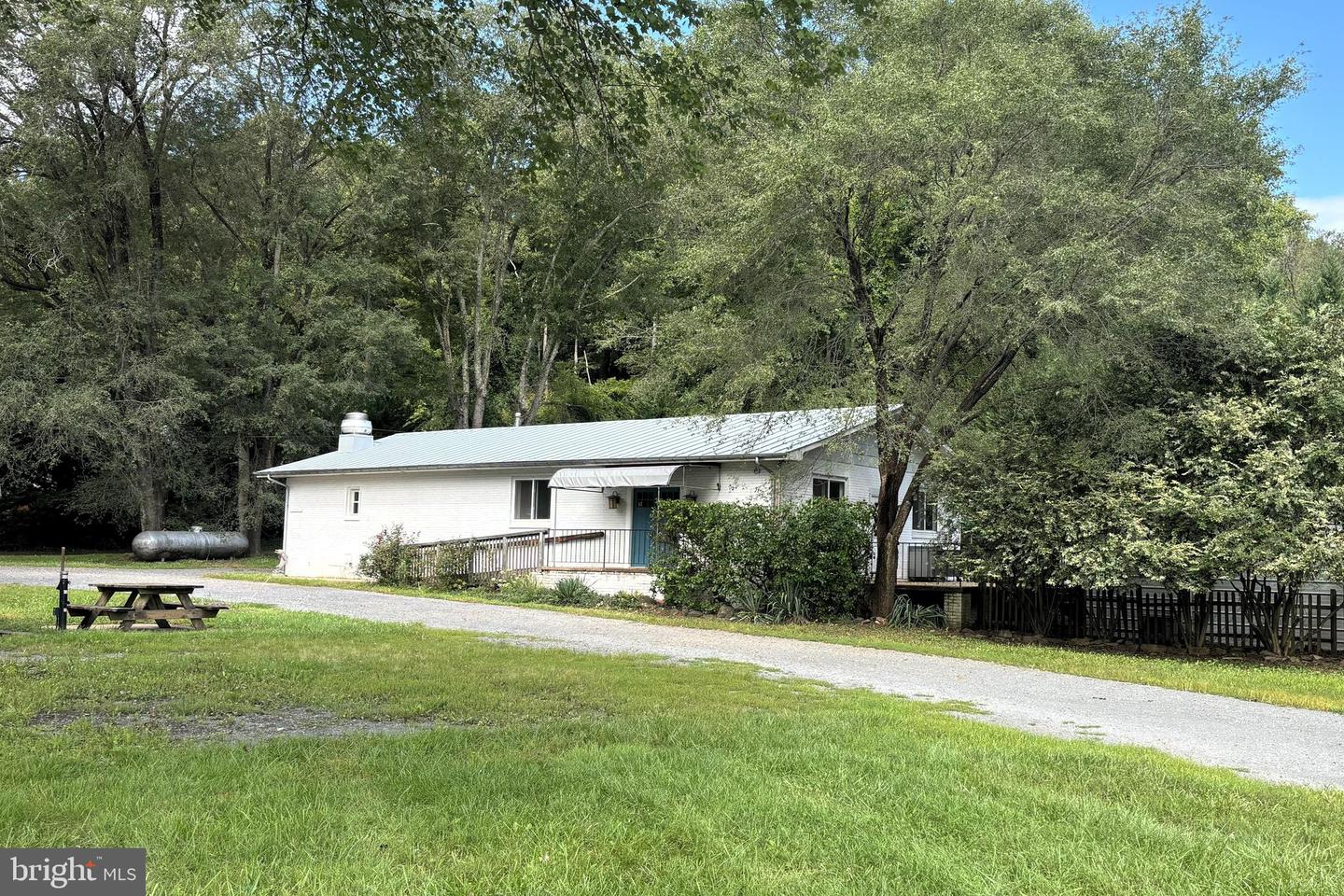 11763 Lee Highway Property Photo 1