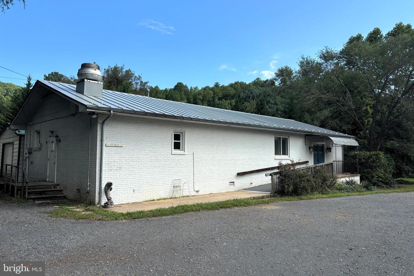 11763 Lee Highway Property Photo 3
