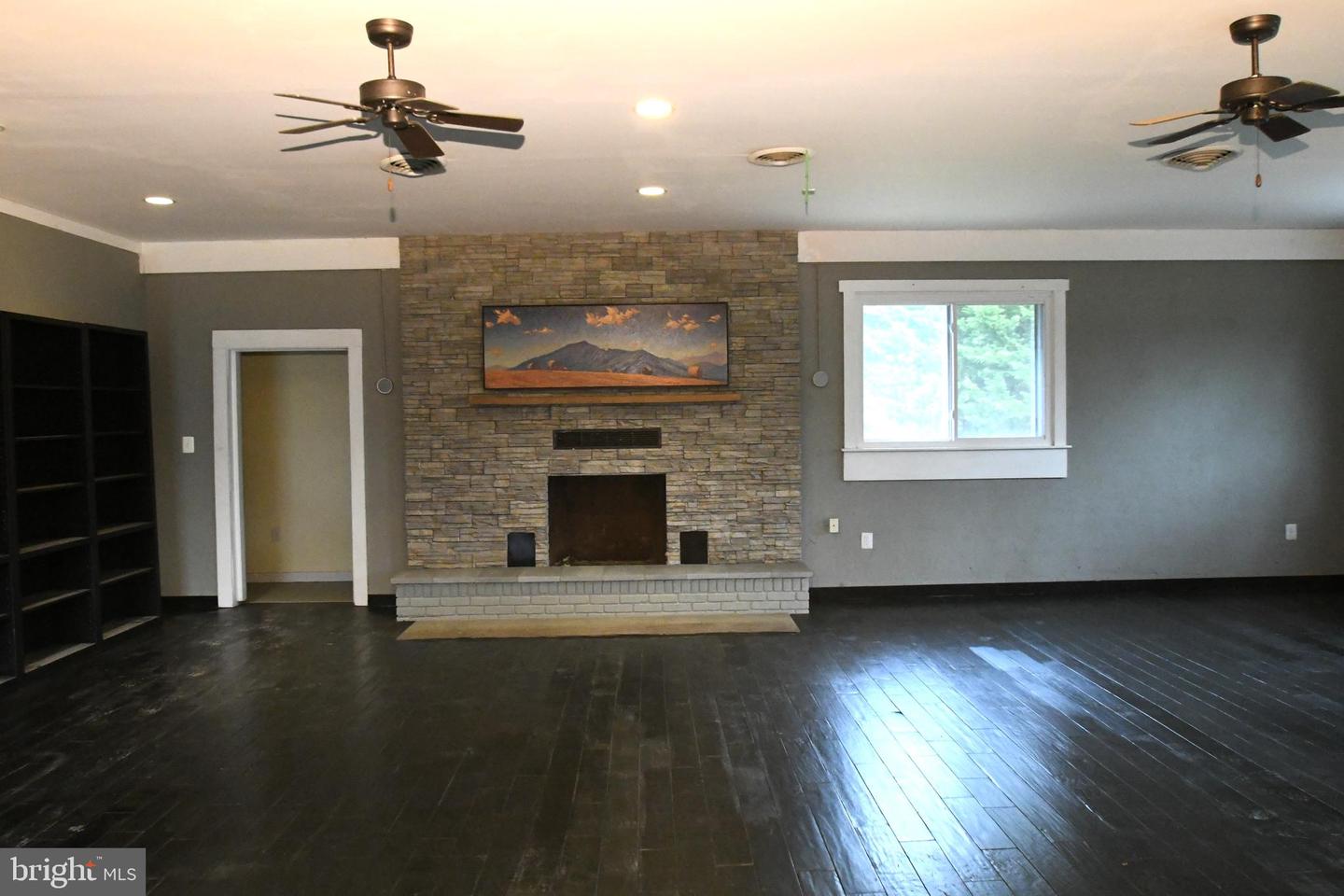 11763 Lee Highway Property Photo 4