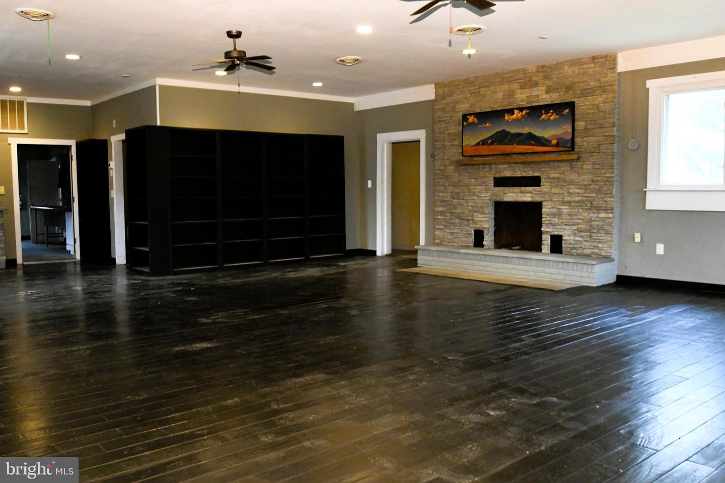 11763 Lee Highway Property Photo 5