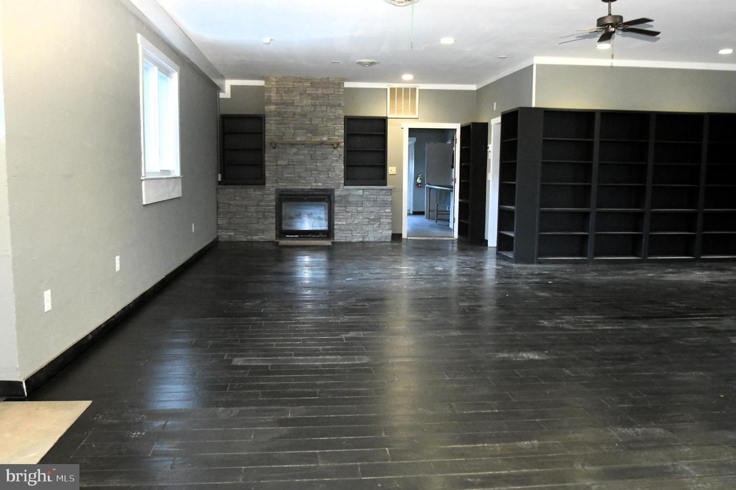 11763 Lee Highway Property Photo 6