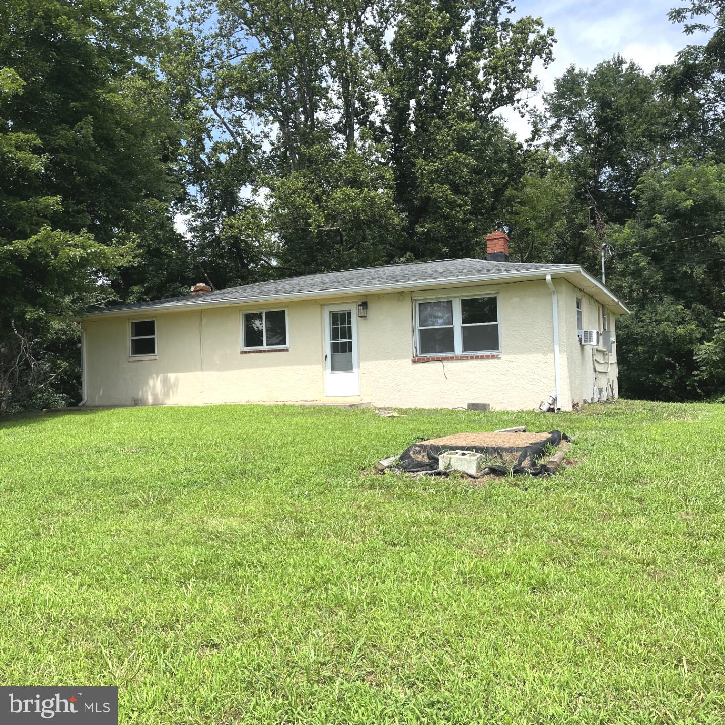 14291 Lee Hwy Property Photo 1