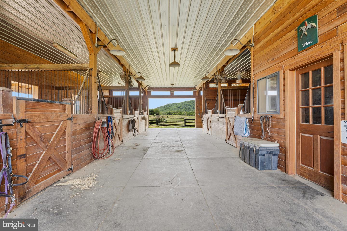 23 White Horse Hill Ln Property Photo 7