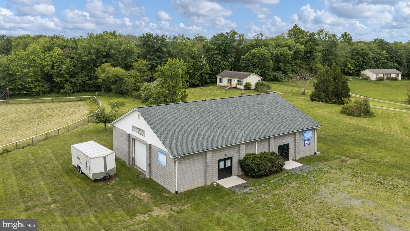 9 Payne Ln Property Photo 3