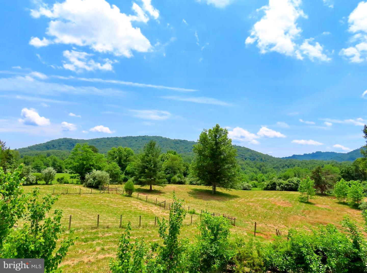 13782 Crest Hill Rd Property Photo 2