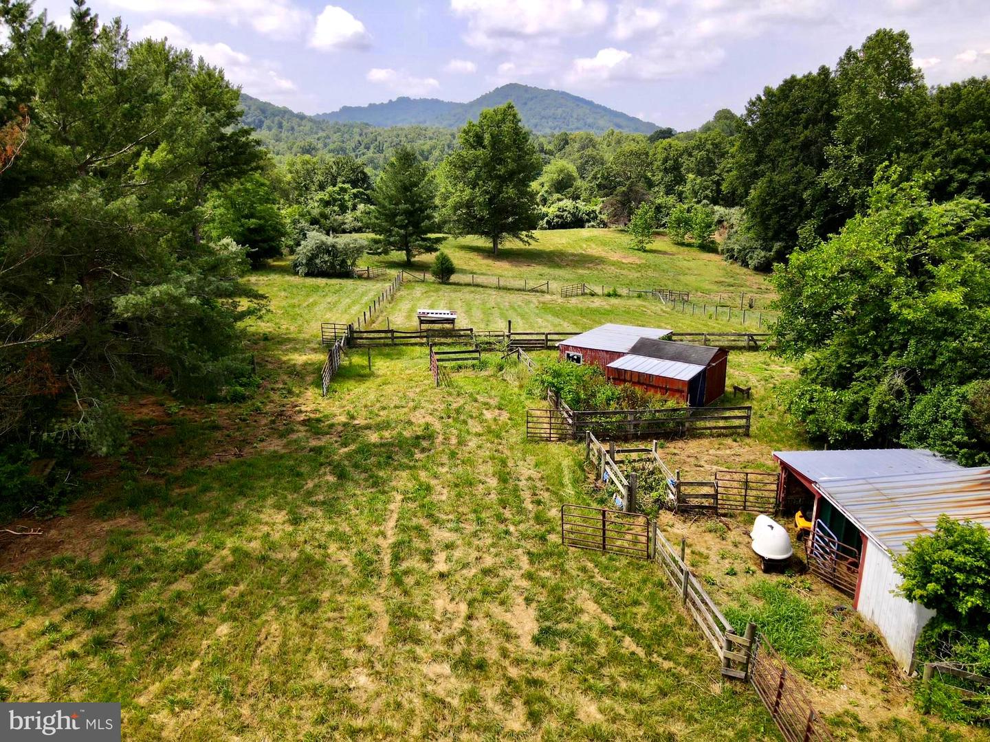 13782 Crest Hill Rd Property Photo 3
